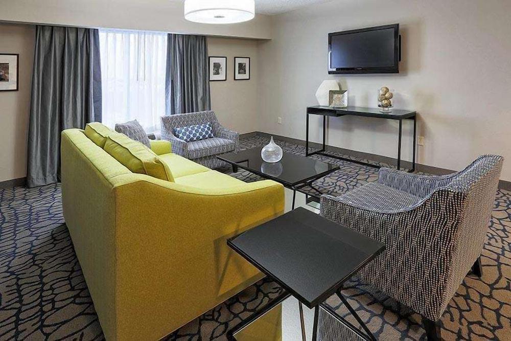 Hilton Garden Inn אדיסון מראה חיצוני תמונה